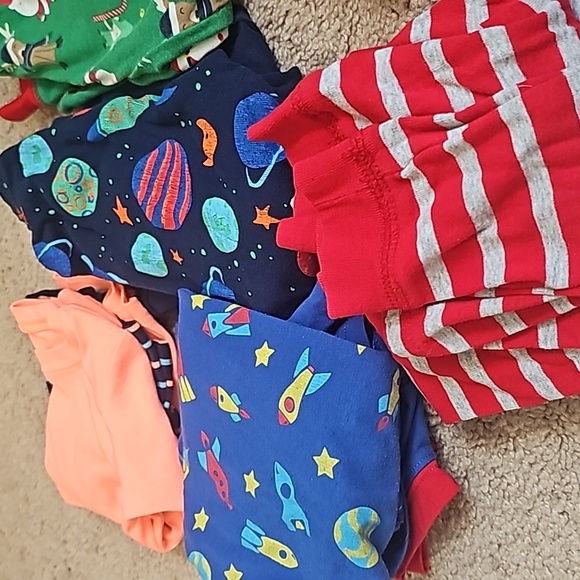 8 pajama sets size 5 - Picture 3 of 11